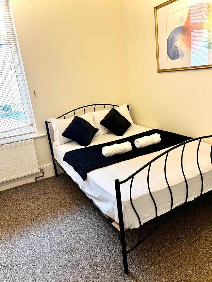 Aldgate Holiday Rooms Лондон Экстерьер фото